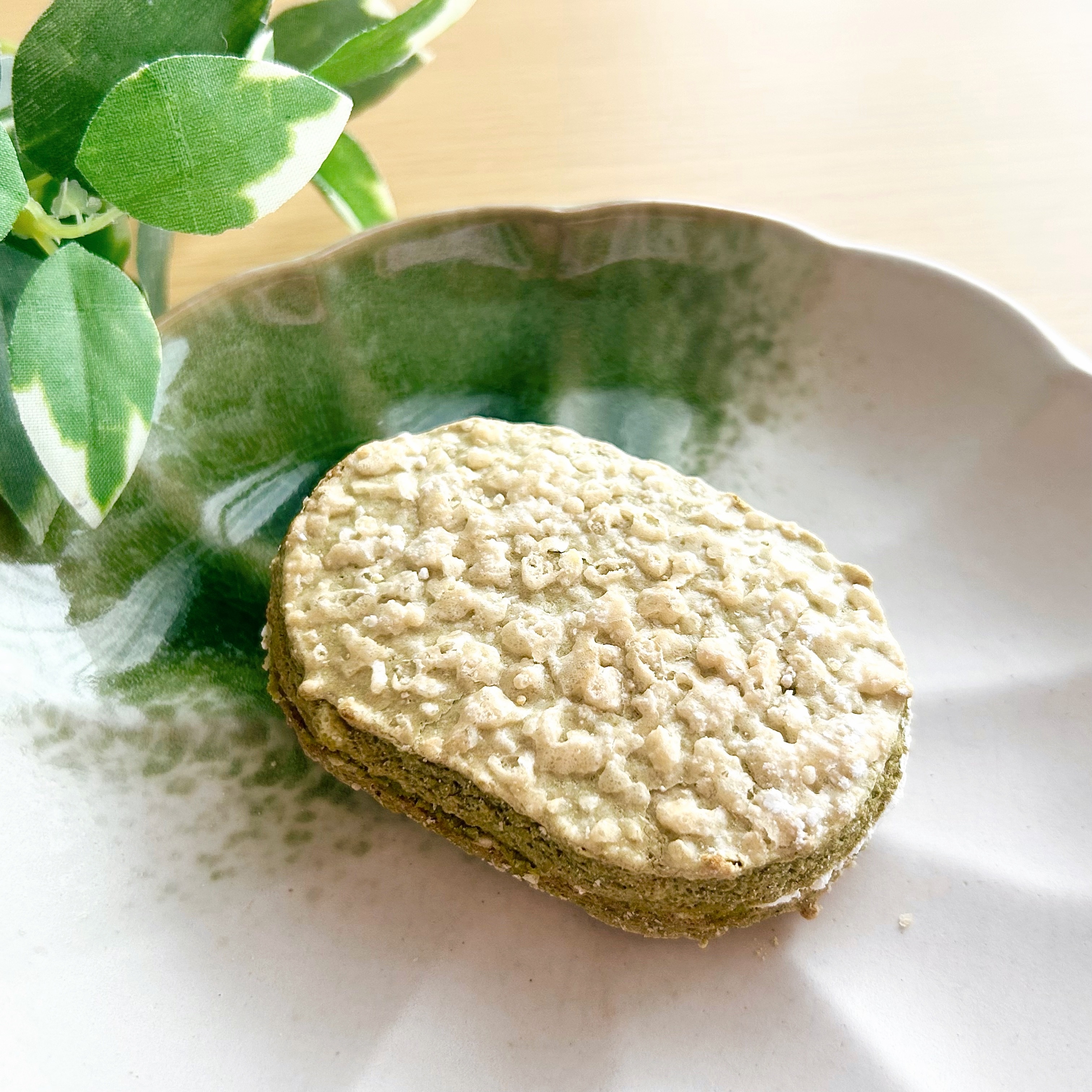 シャトレーゼの「ダックワーズ 宇治抹茶」