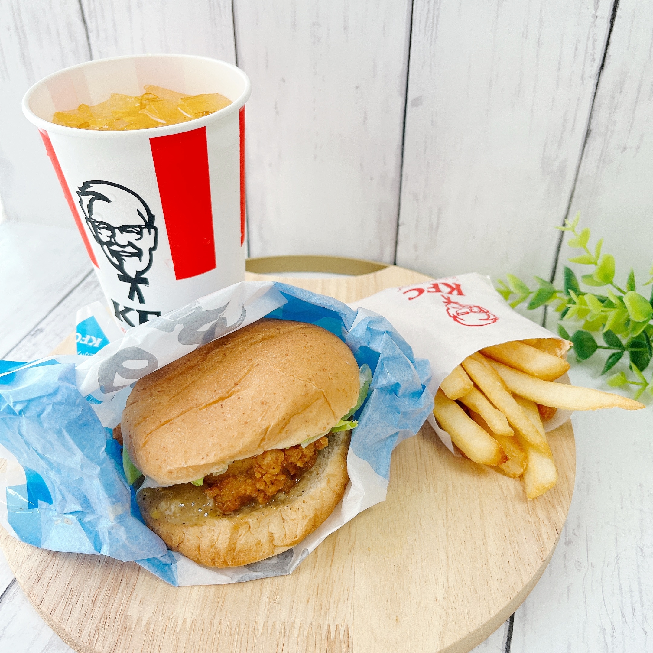 ケンタッキーの「ねぎ塩レモンチキンフィレバーガーセット」
