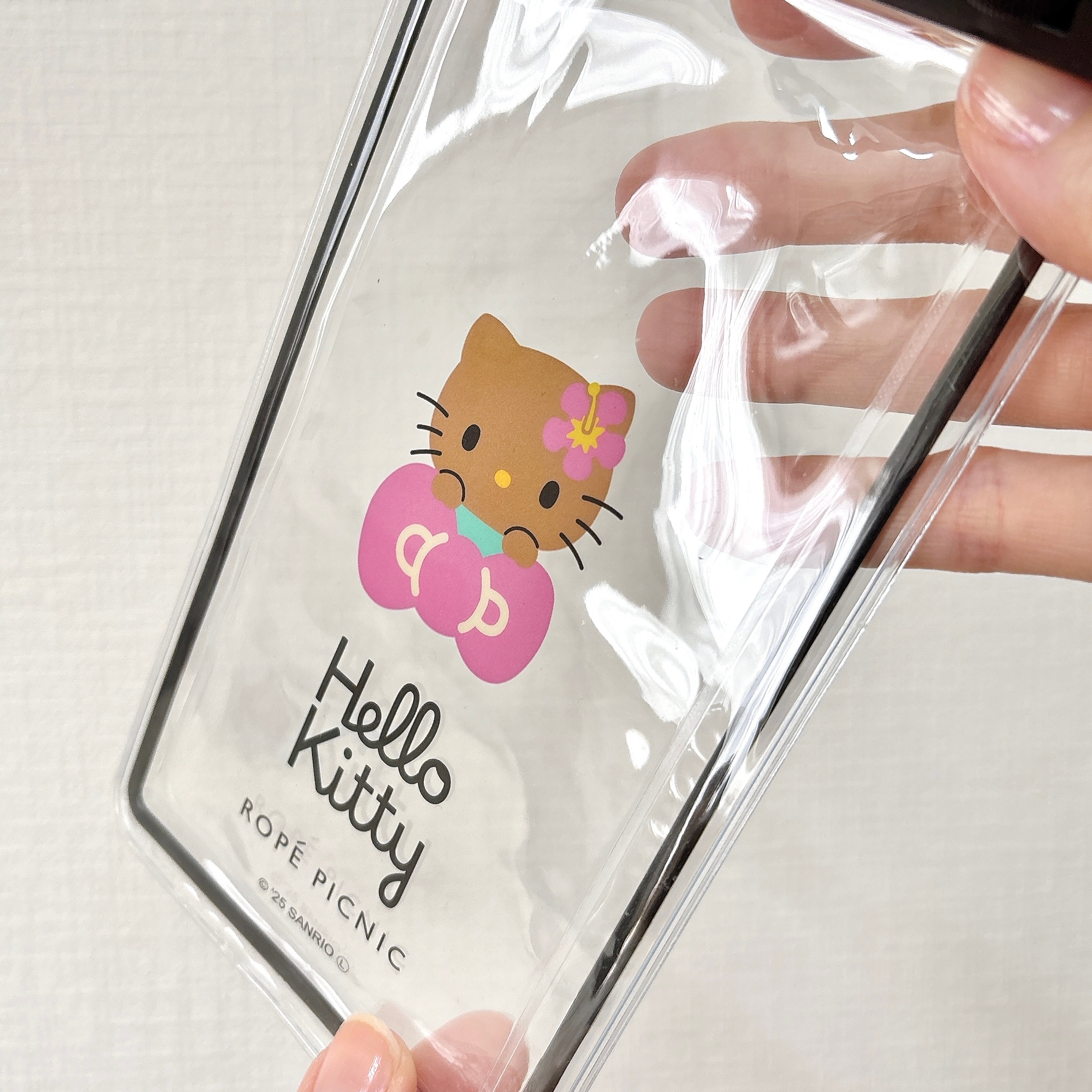 ROPÉ PICNIC(ロペピクニック)「【ROPE' PICNIC×ハローキティ コラボ】日焼けハローキティ 防水スマホショルダーケース」