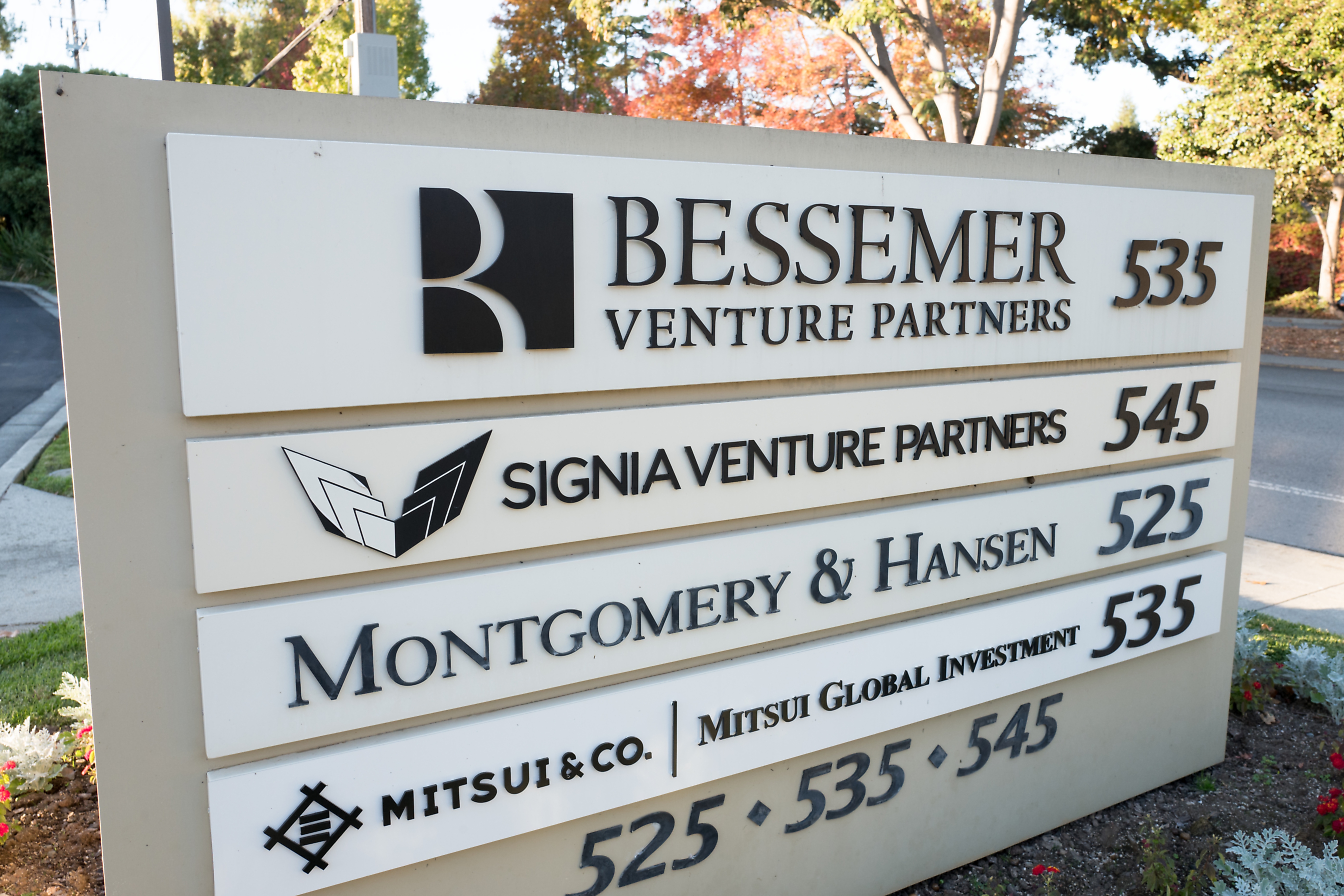 Business sign listing: Bessemer Venture Partners (535), Signia Venture Partners (545), Montgomery &amp;amp; Hansen (525), Mitsui Global Investment (535)