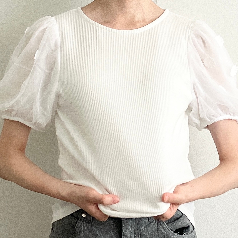 Honeys(ハニーズ)の「花モチーフ付トップス」