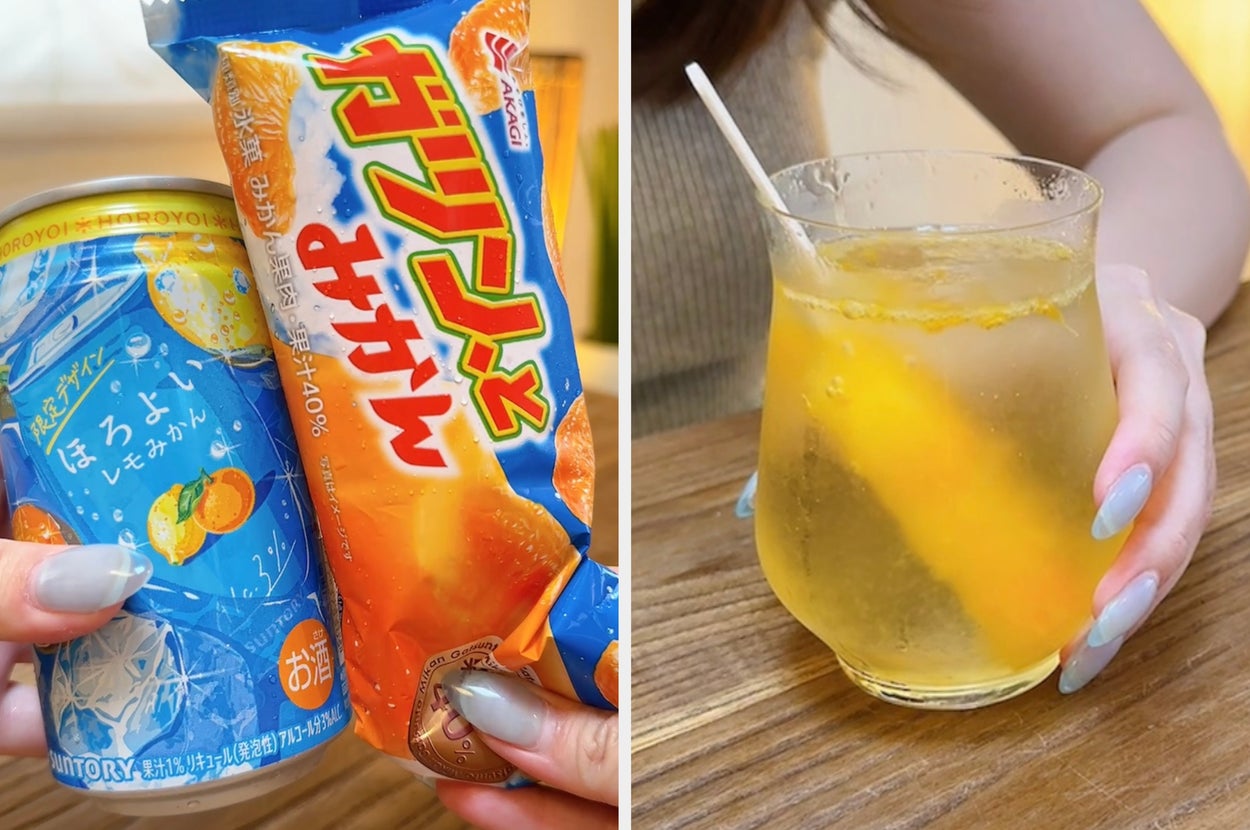 女性が氷とスライスされたオレンジが入った飲み物を木のテーブルで持っている。