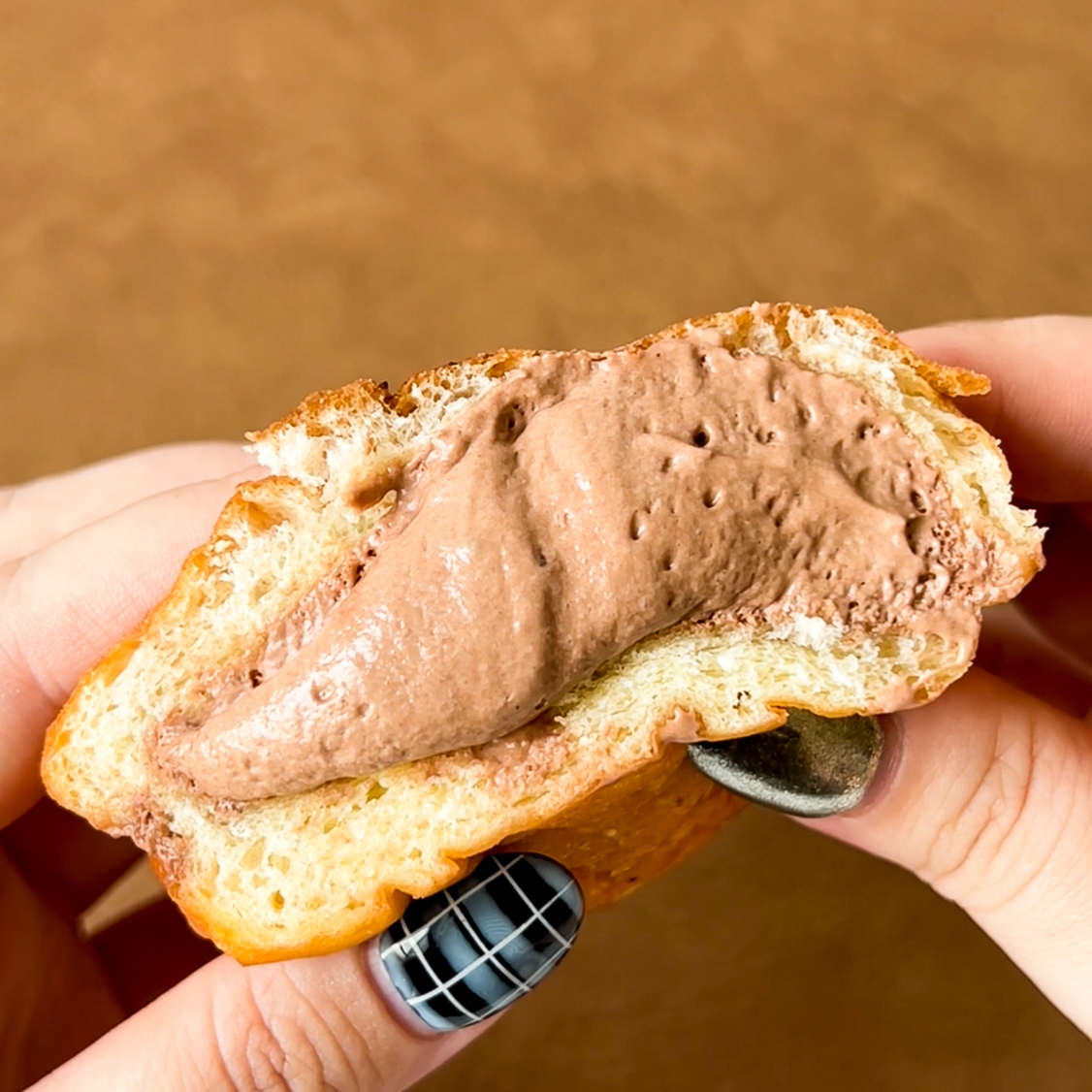 ファミリーマートの「マラサダ(マカダミアチョコホイップ)」