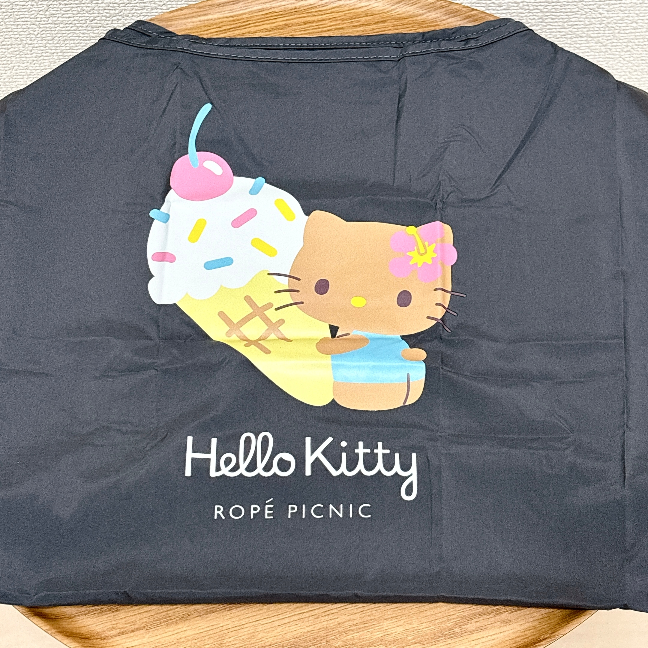 ROPÉ PICNIC(ロペピクニック)「【ROPE' PICNIC×ハローキティコラボ】日焼けハローキティパッカブルポケット付エコバッグ」