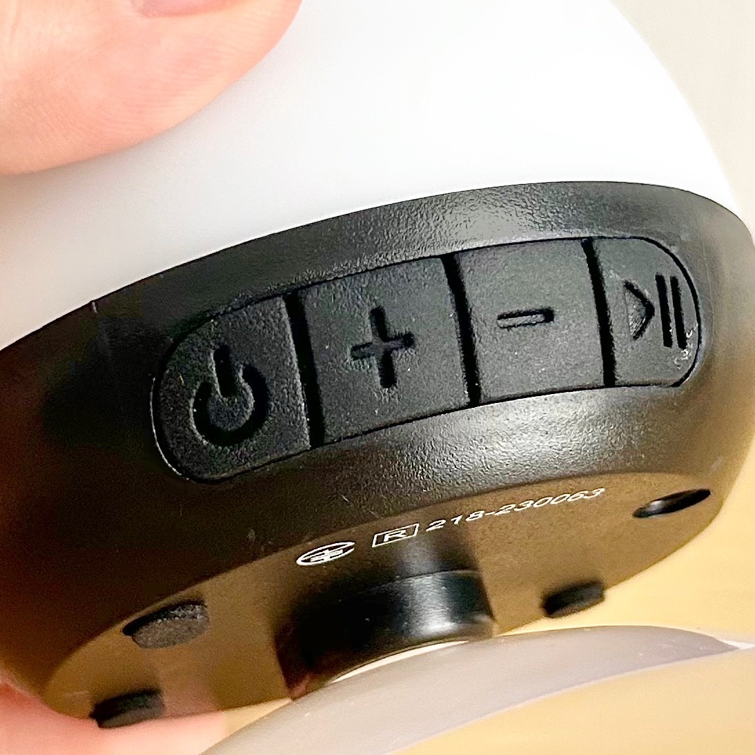 DAISO(ダイソー)の「グラデーションライト付きBluetootスピーカー」