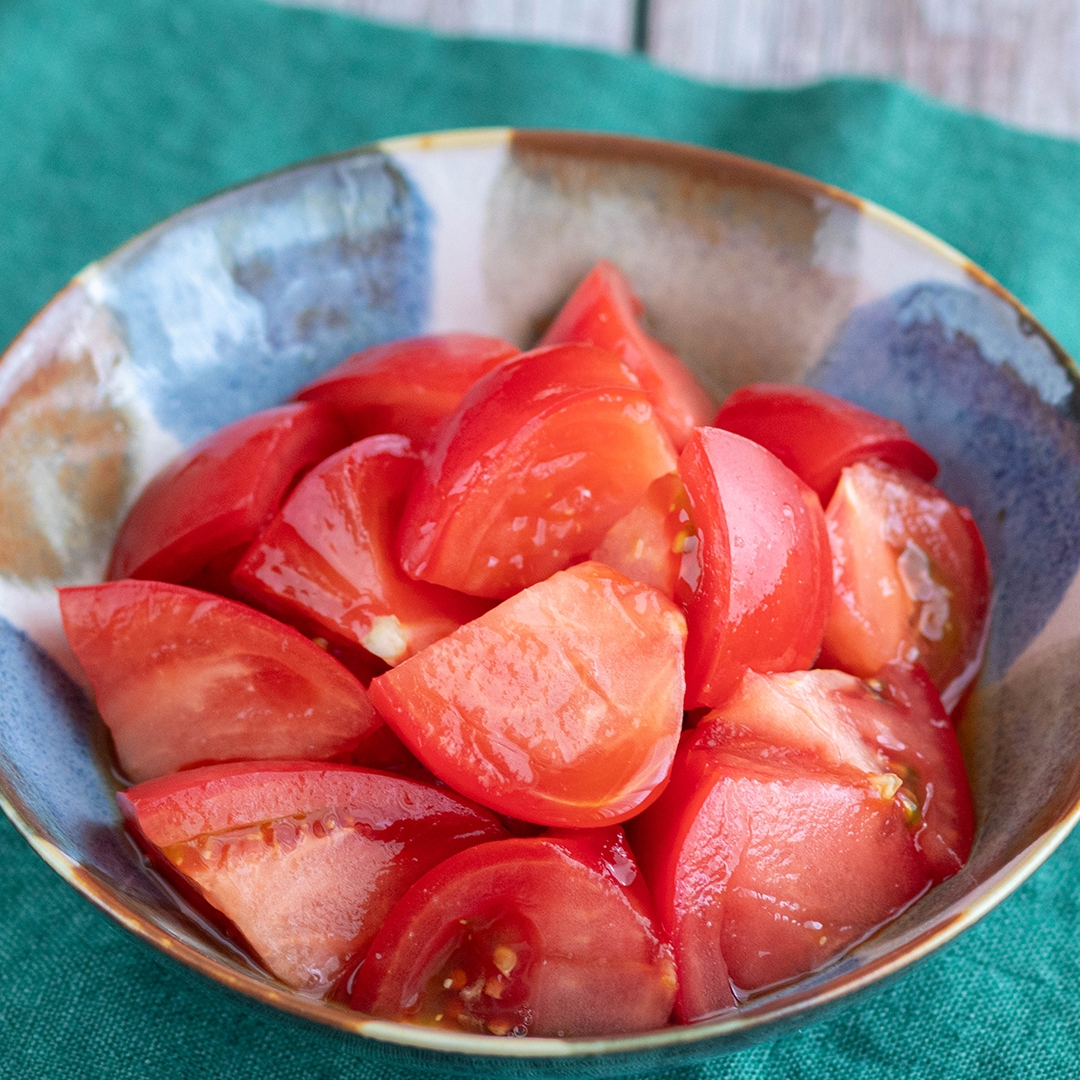 トマトがあるなら即コレ】火を使わずパパッとできるおかずレシピ3選