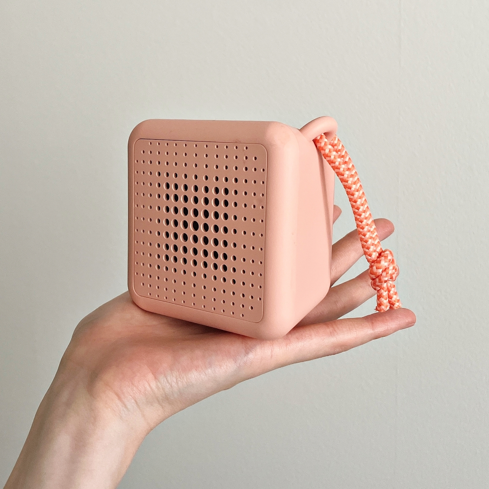 IKEA(イケア)の「VAPPEBY ヴァッペビー ポータブルBluetoothスピーカー(防水/ピンク)」