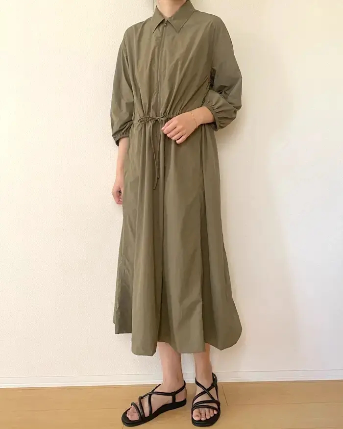 ユニクロの「ナイロンワンピース/7分袖」
