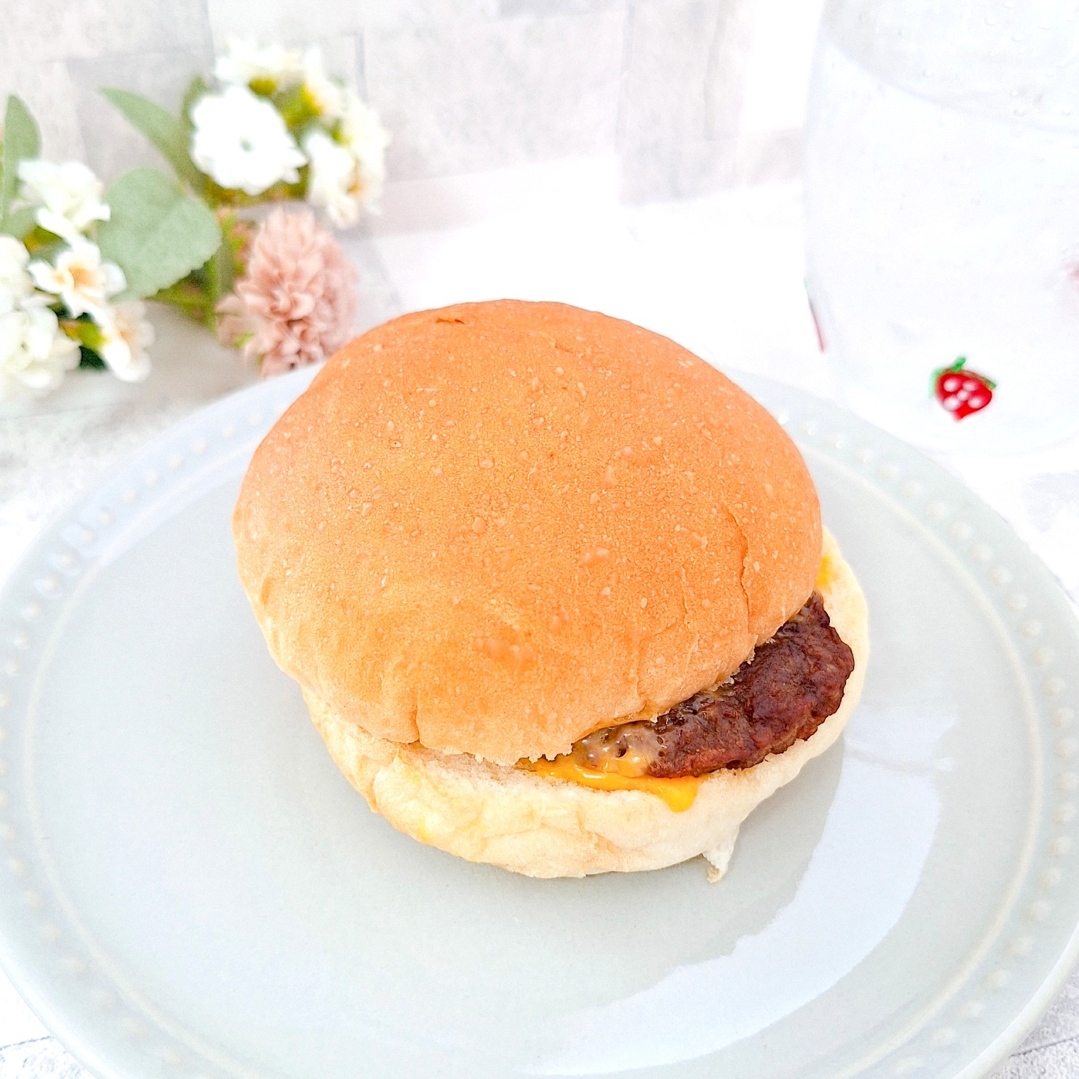 ファミリーマート「チーズバーガー」