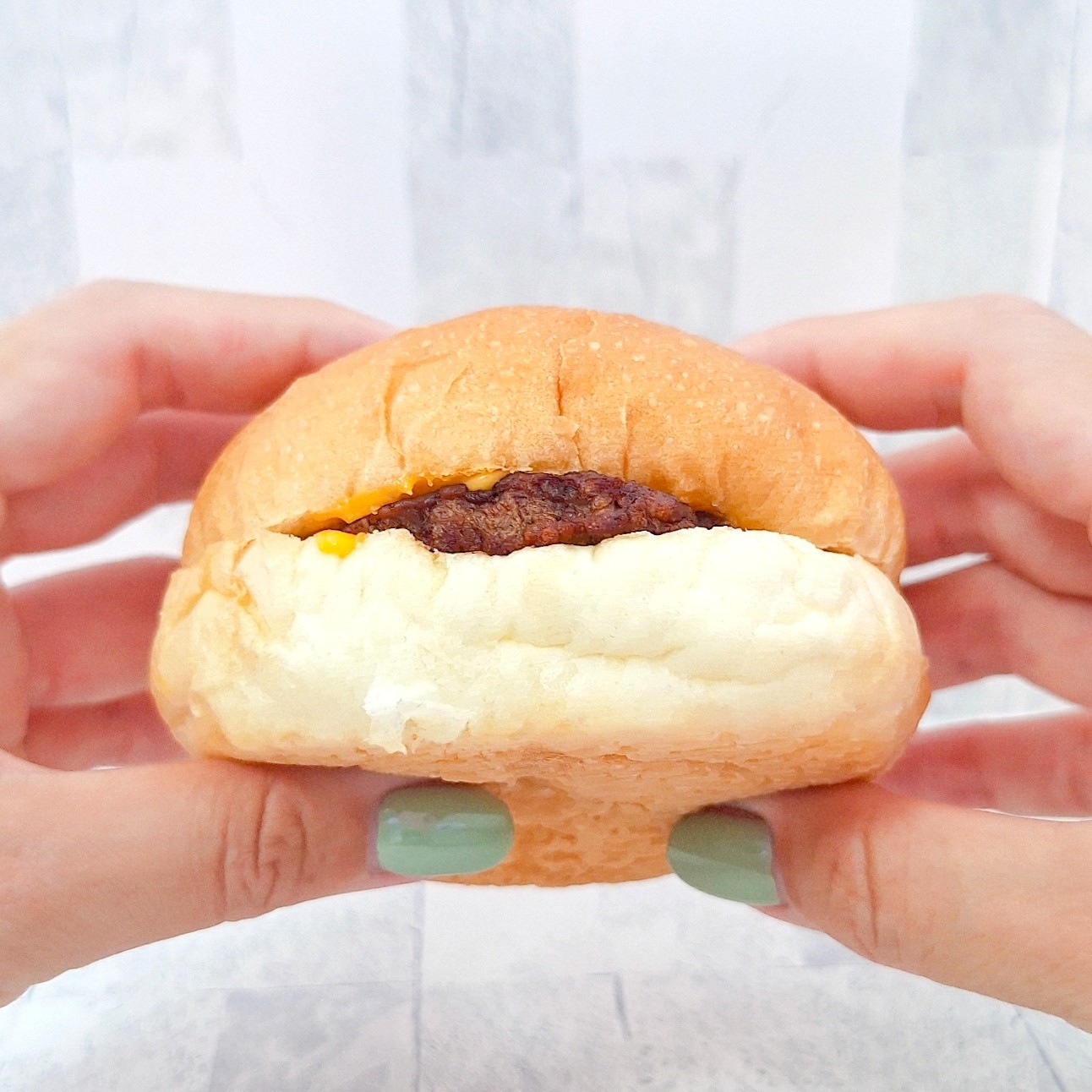 ファミリーマート「チーズバーガー」
