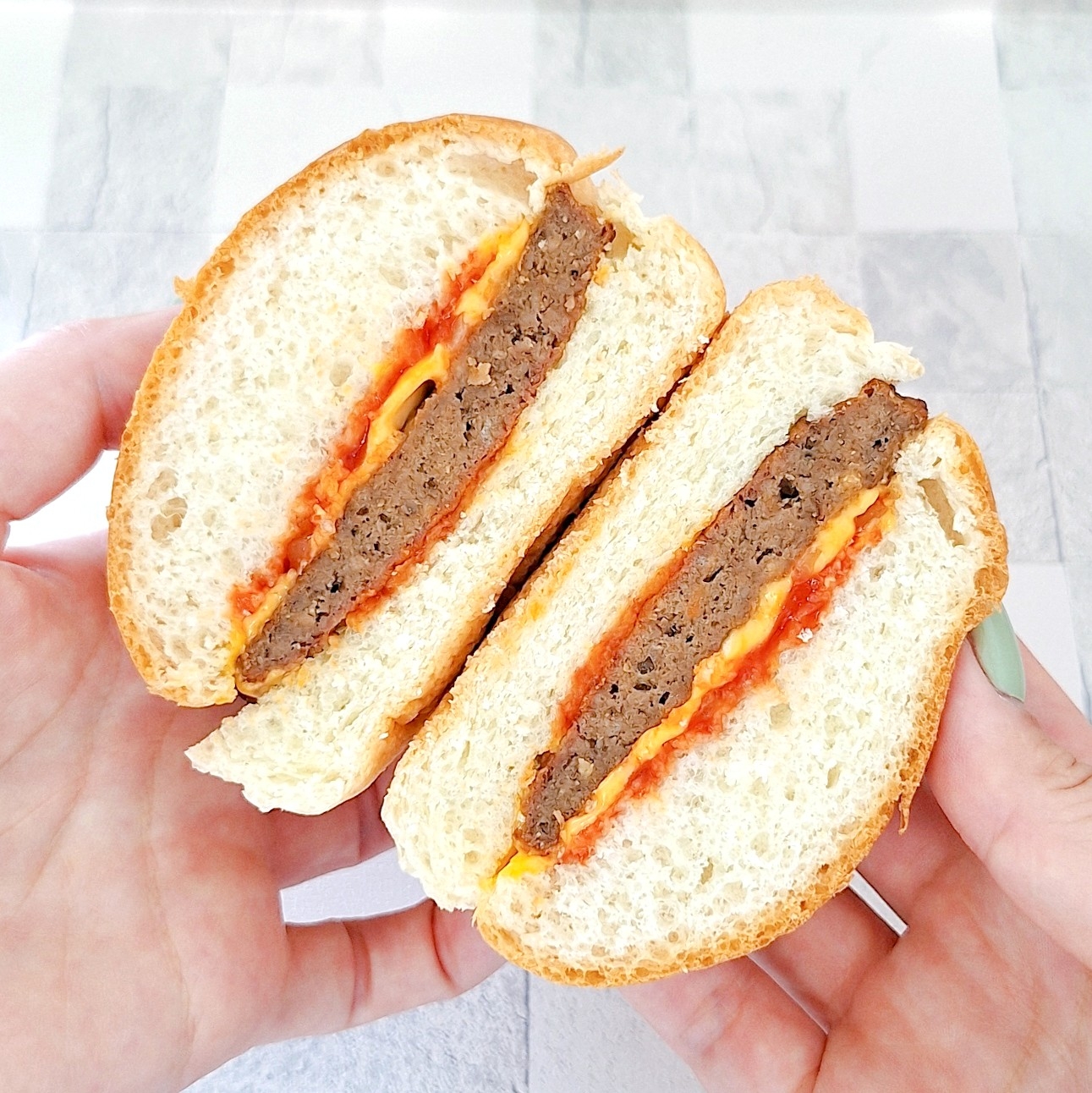 ファミリーマート「チーズバーガー」