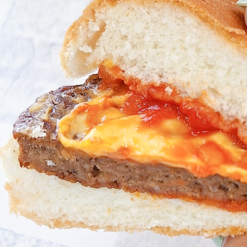 ファミリーマート「チーズバーガー」