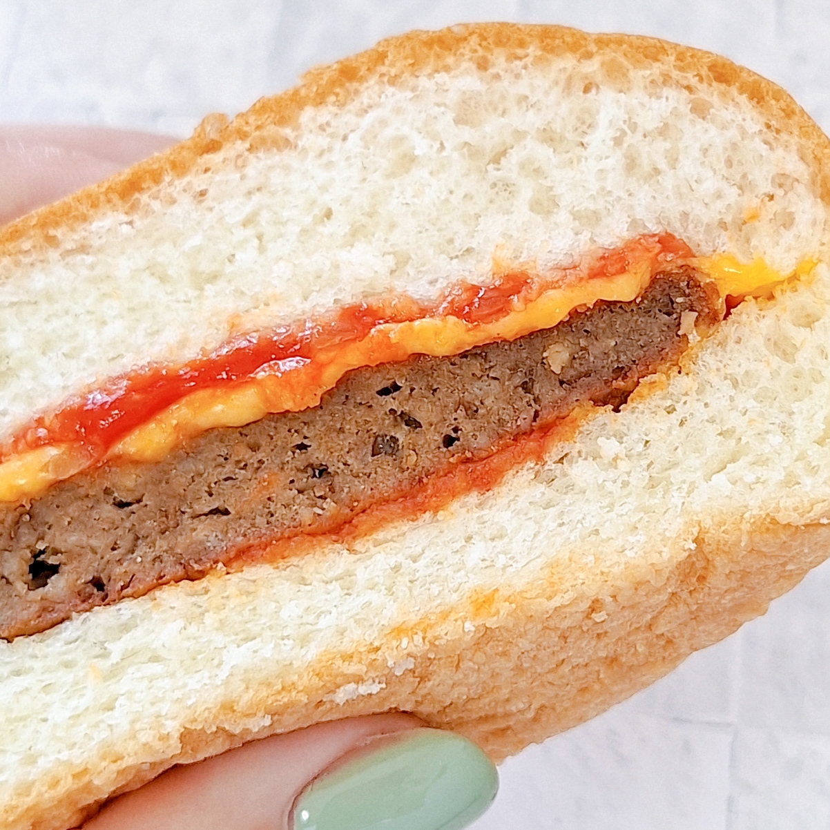 ファミリーマート「チーズバーガー」