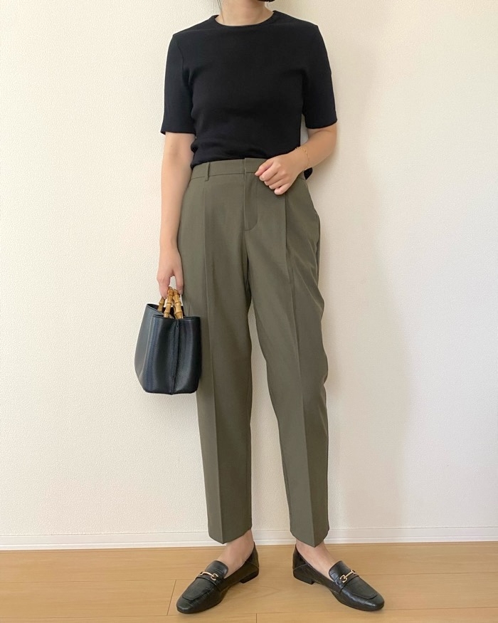 GUの「ウォッシャブルテーパードパンツZ」