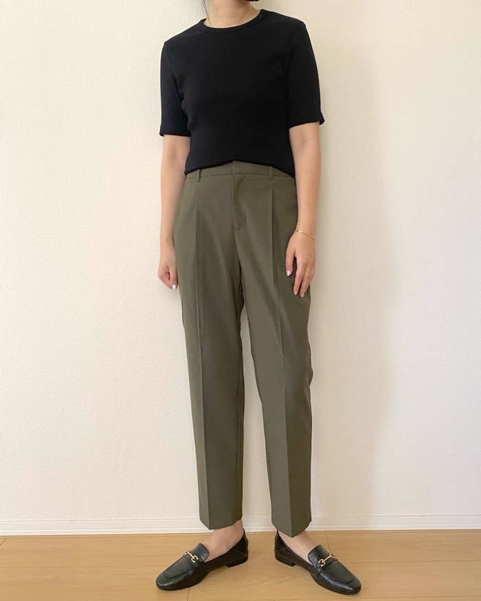 GUの「ウォッシャブルテーパードパンツZ」