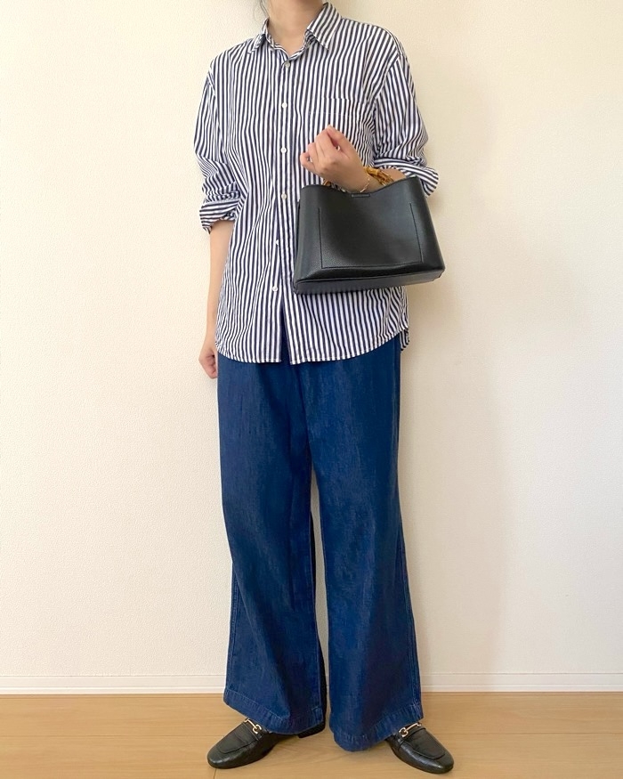 無印良品の「婦人 ライトオンスデニム タックワイドパンツ」