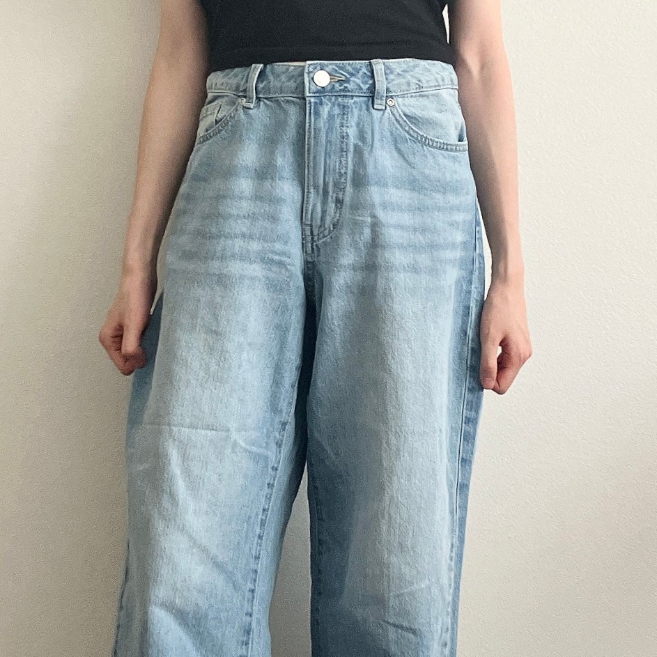 【ハニーズ】「もう何回もはき倒してます」レビュー絶賛の《古着っぽデニム》軽くて楽ちんだし、ワイドなシルエットで脚の形が目立たないの！【画像・動画】