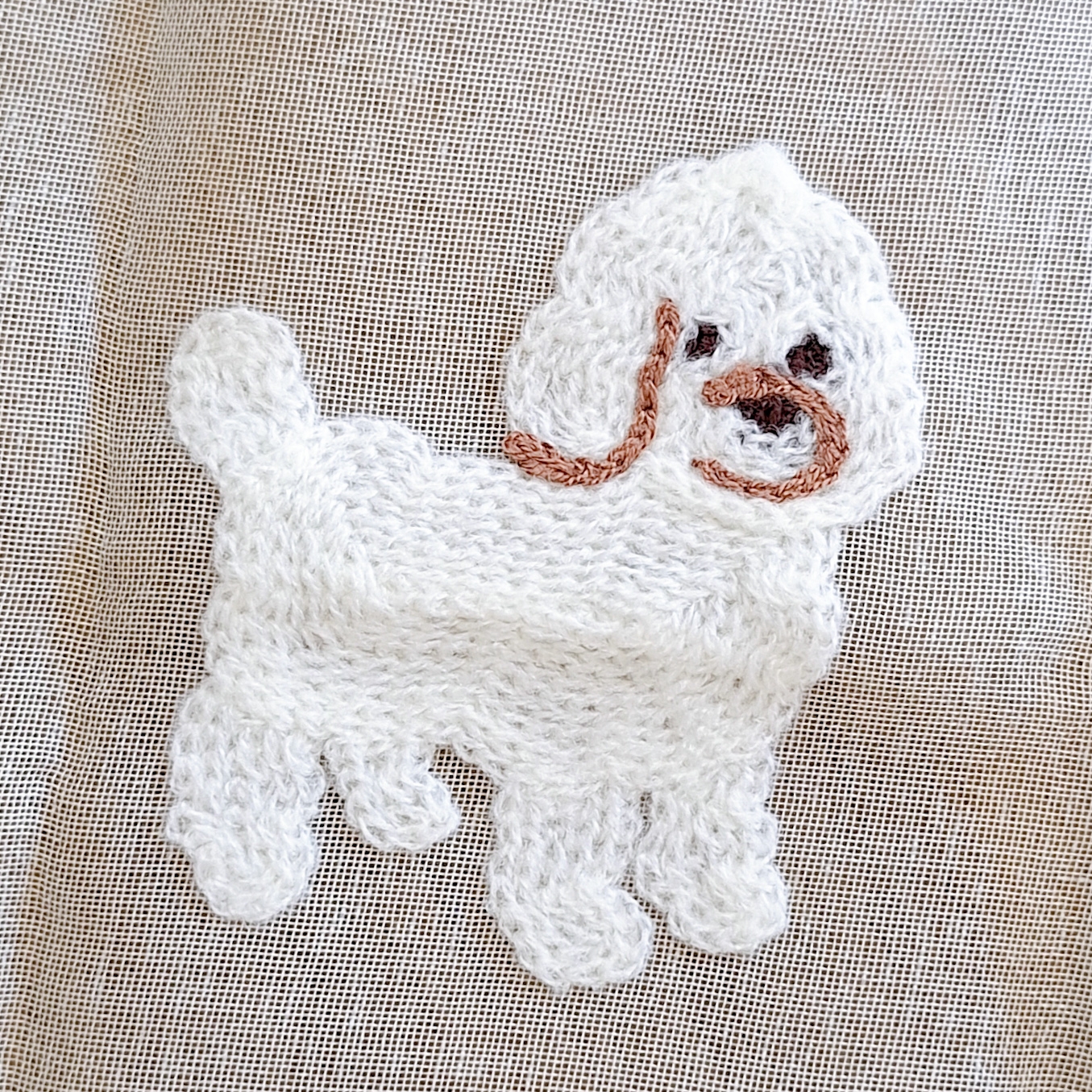 3COINS「刺繍カフェカーテン犬柄:45×105cm」