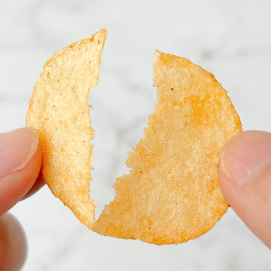 カルディの「サテトムポテトチップス レモングラス香るエビ辣油風味 60g」