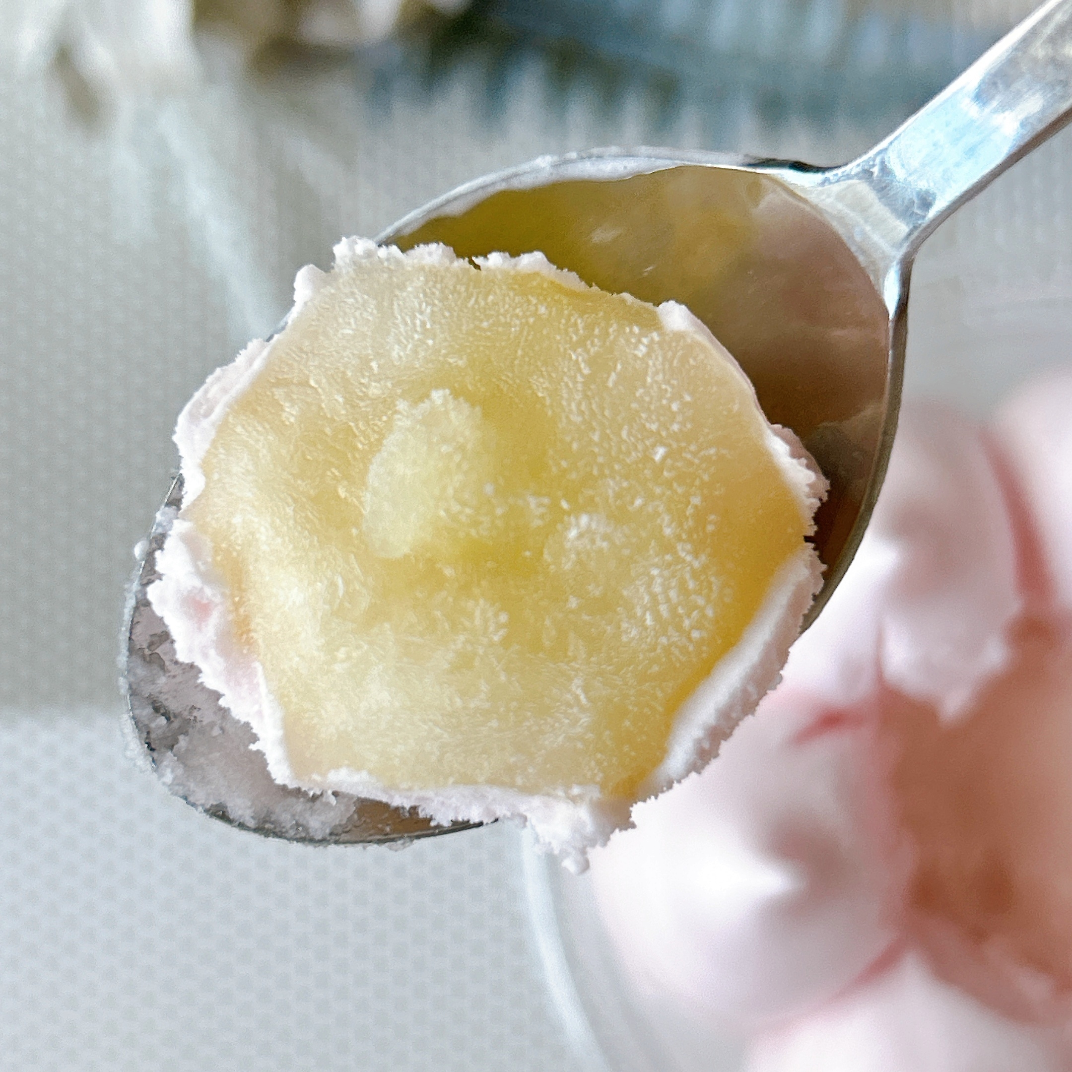セブン-イレブンの「7プレミアム ぷるぷる食感のピーチゼリーパフェ」
