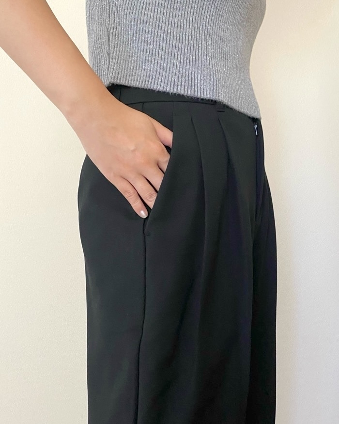GUの「タックワイドパンツ(丈標準70.0~74.0cm)」