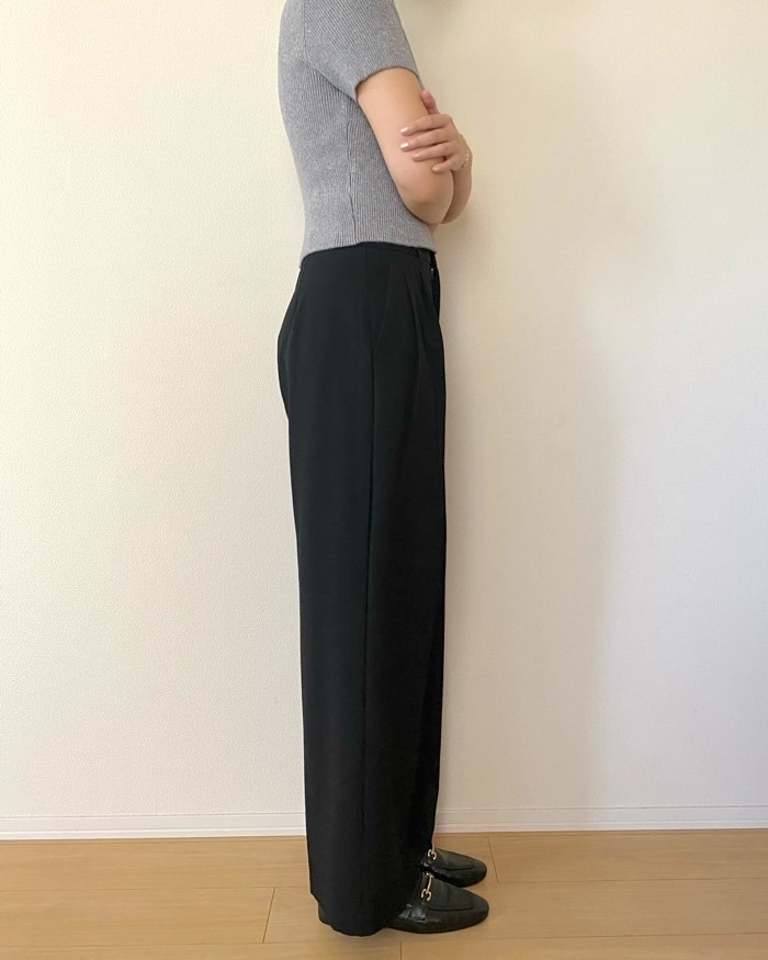 GUの「タックワイドパンツ(丈標準70.0~74.0cm)」
