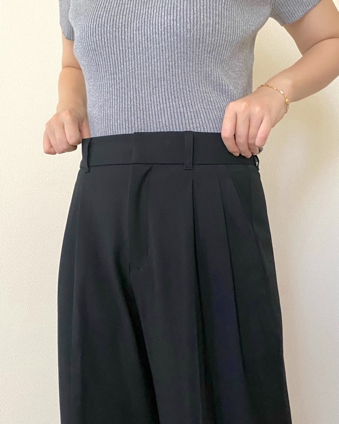 GUの「タックワイドパンツ(丈標準70.0~74.0cm)」