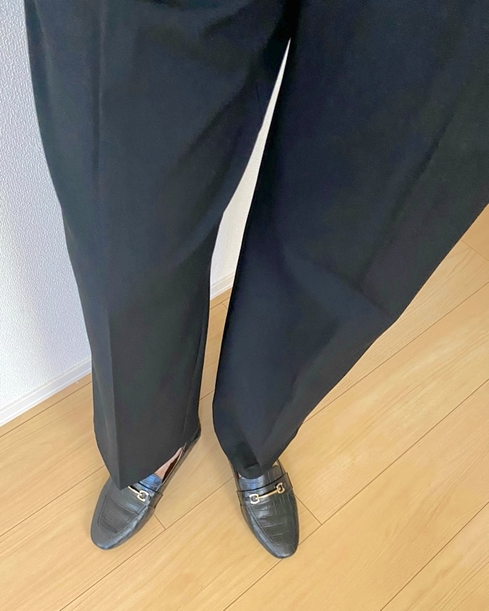GUの「タックワイドパンツ(丈標準70.0~74.0cm)」