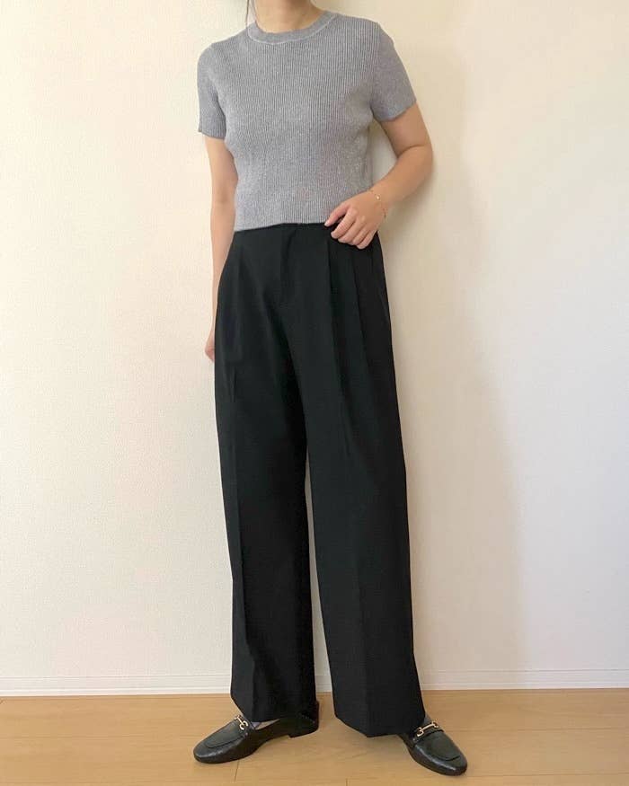 GUの「タックワイドパンツ(丈標準70.0~74.0cm)」