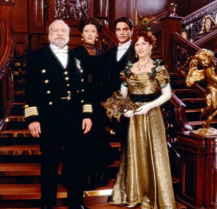 Four actors successful  "Titanic" play  costumes airs  connected  an ornate staircase. The women deterioration  elegant gowns, and the men are successful  ceremonial  attire