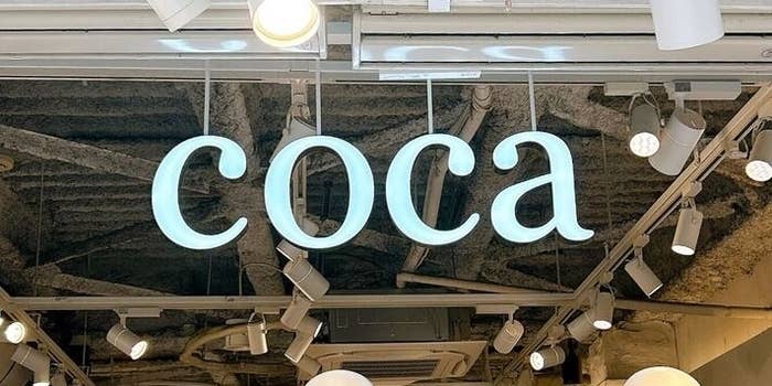 coca(コカ)の看板