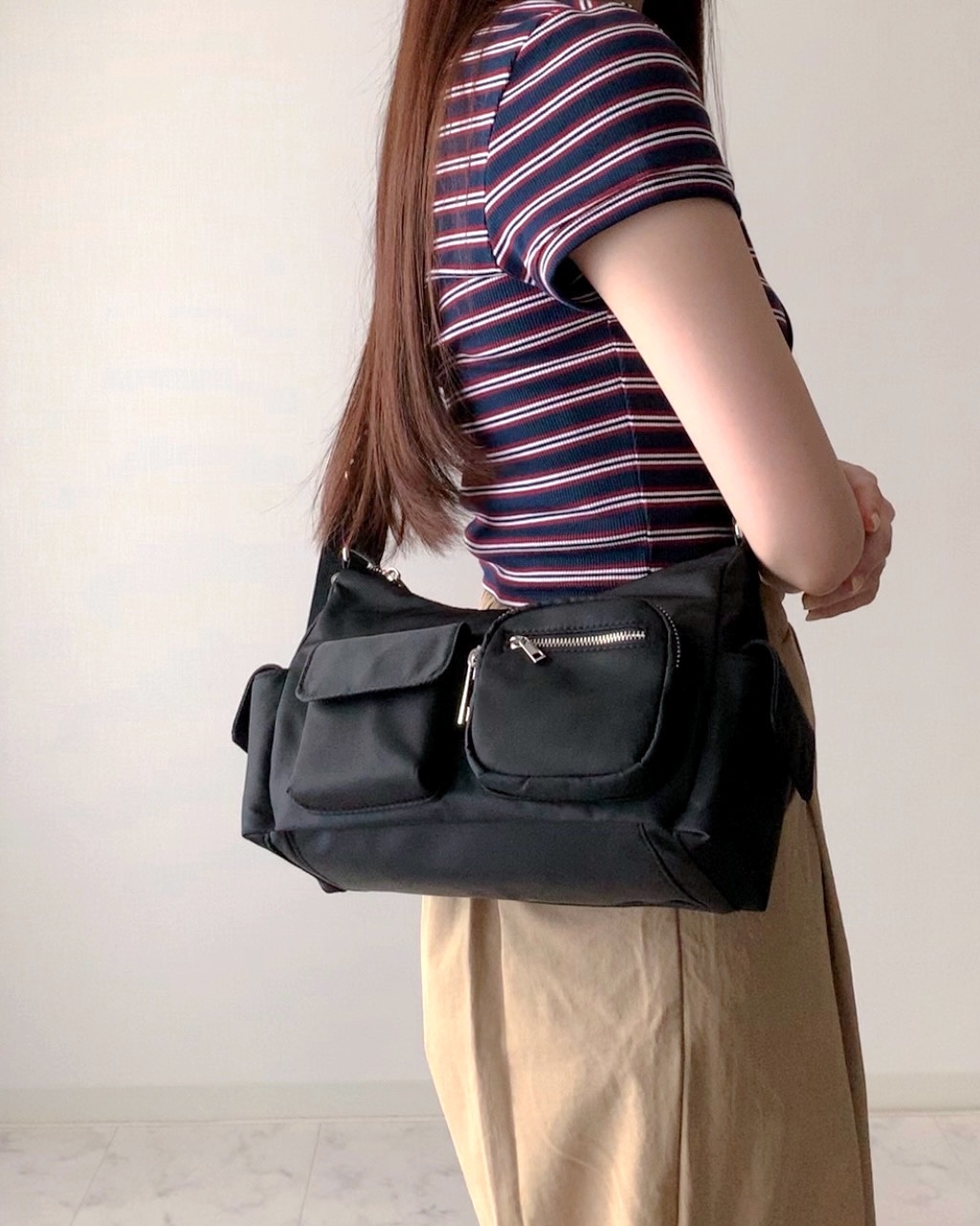 GUの「アウトポケットショルダーバッグ+E」