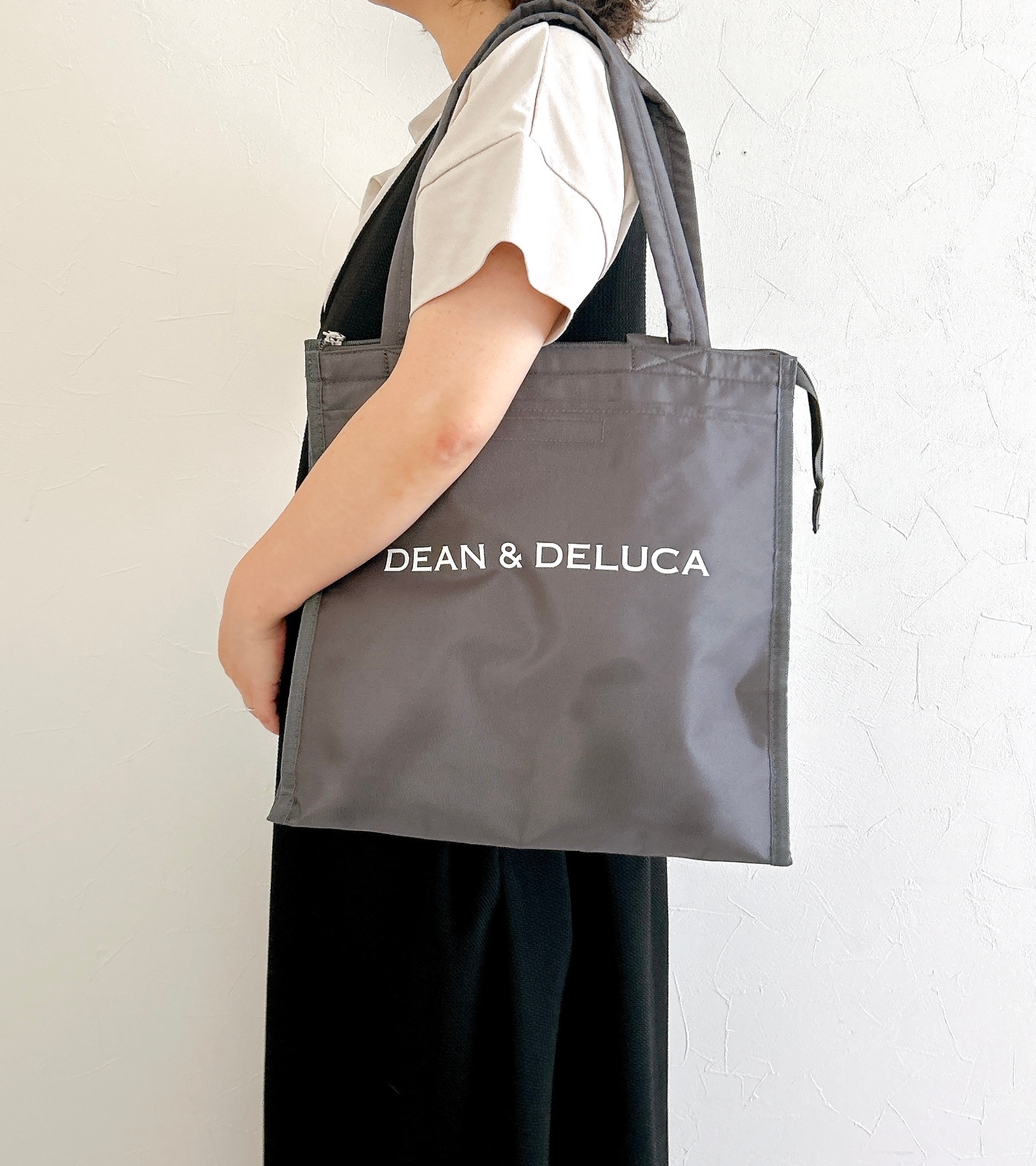 DEAN&DELUCA(ディーンアンドデルーカ)の「クーラーバッグ グレーL」