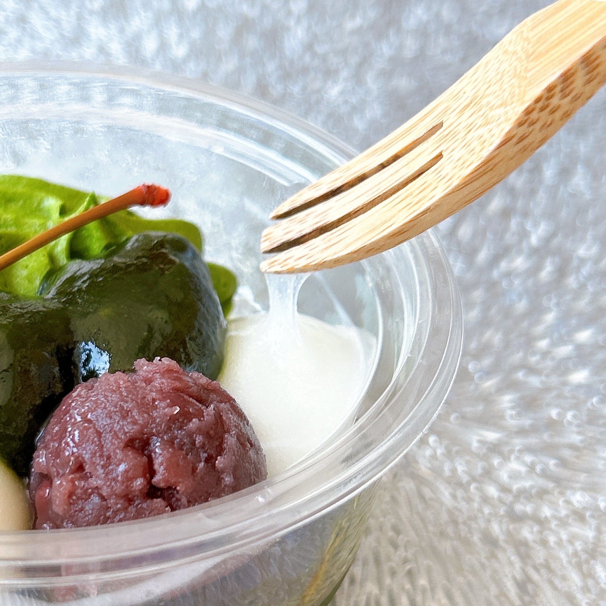 セブン-イレブンの「黒蜜で食べる 宇治抹茶あんみつ」