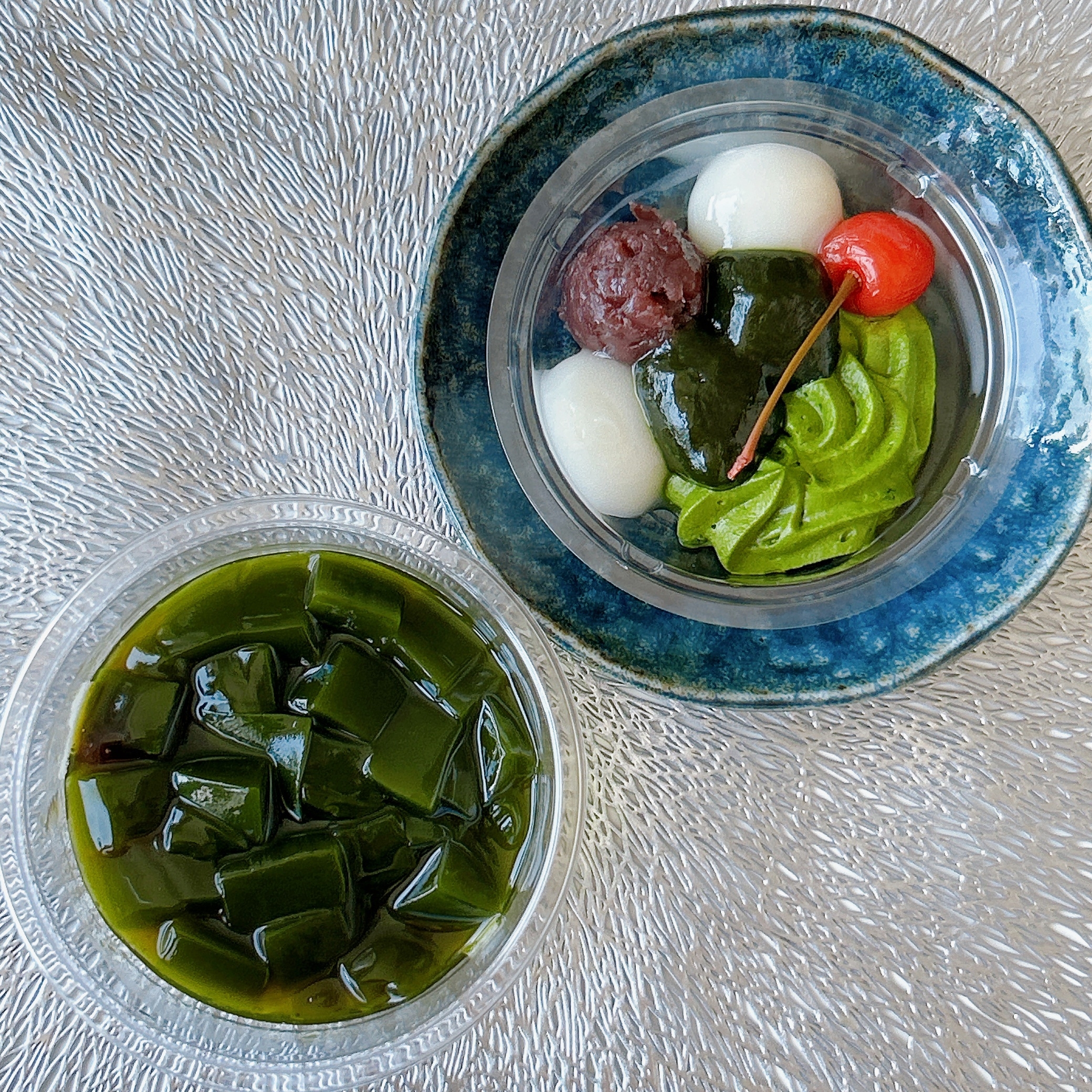 セブン-イレブンの「黒蜜で食べる 宇治抹茶あんみつ」