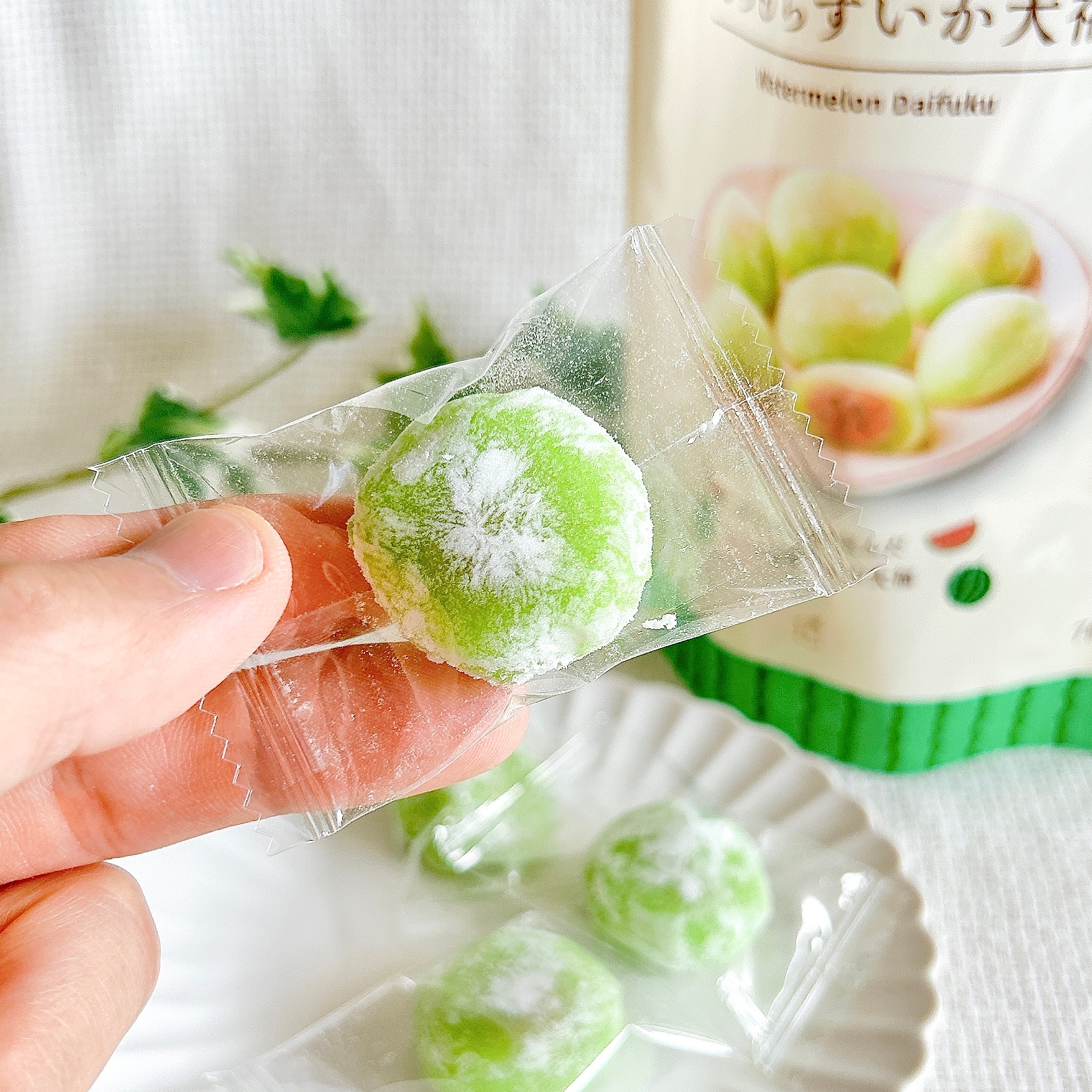 LAWSON(ローソン)の「もちもちすいか大福」