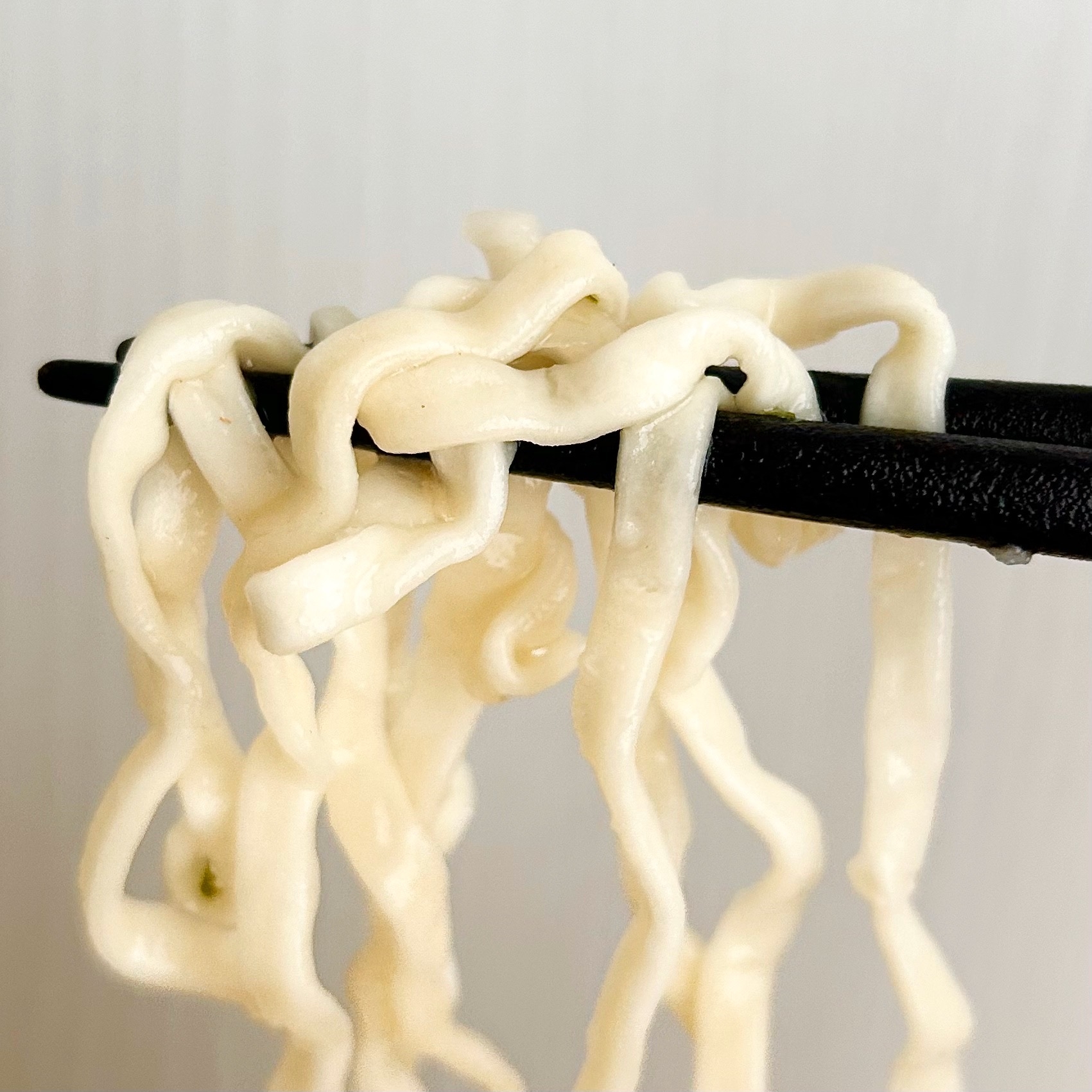 KALDI(カルディ)の「日向夏香る 博多風ごぼう天うどん 90g」