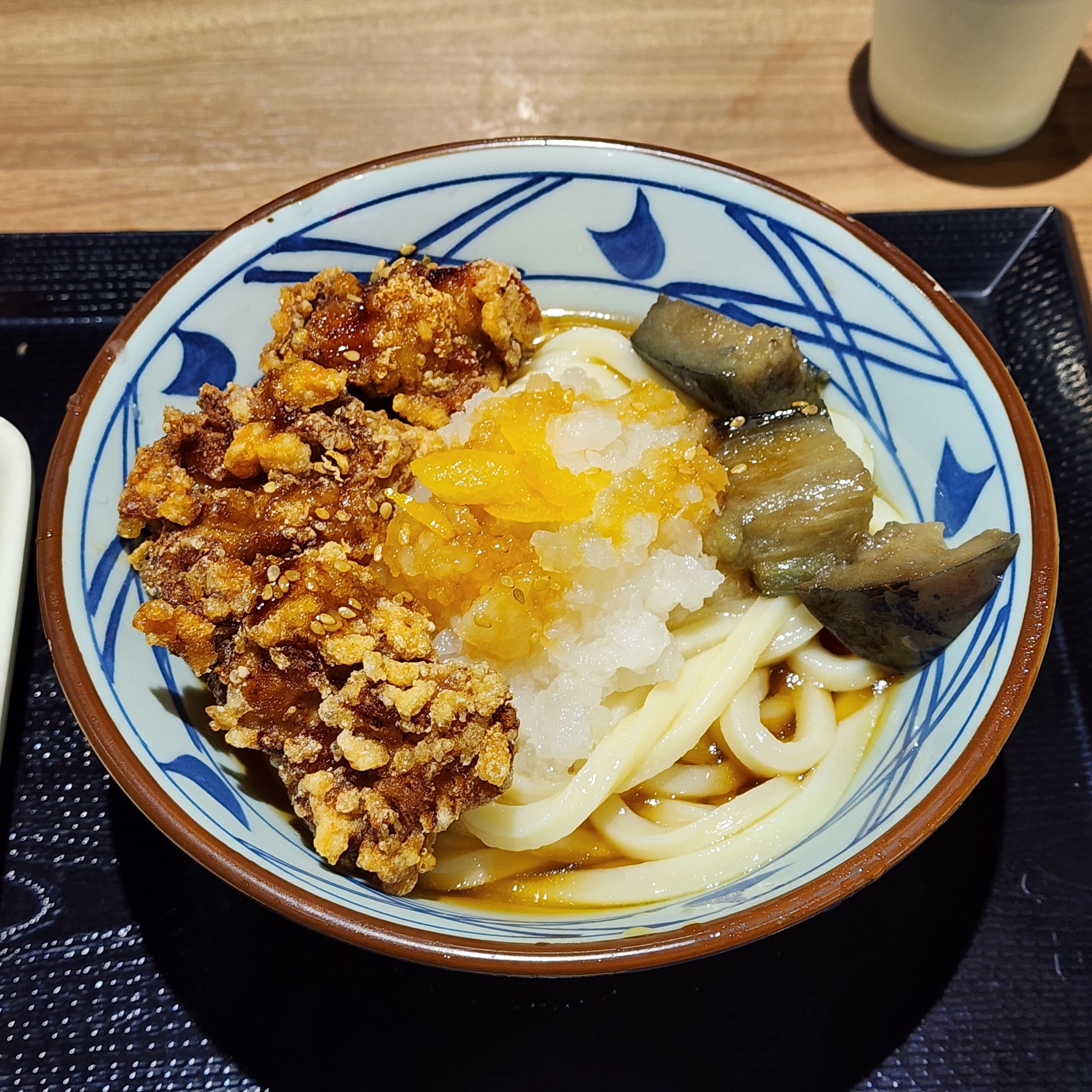 丸亀製麺の「鬼おろし鶏からぶっかけうどん」