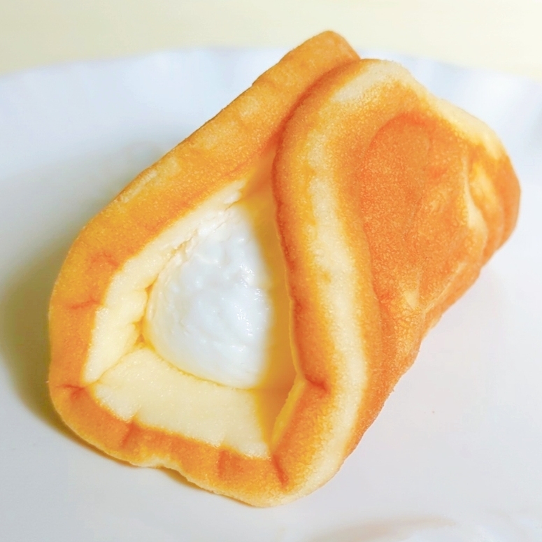 FamilyMart(ファミリーマート)の「モロッコヨーグル入りワッフル」
