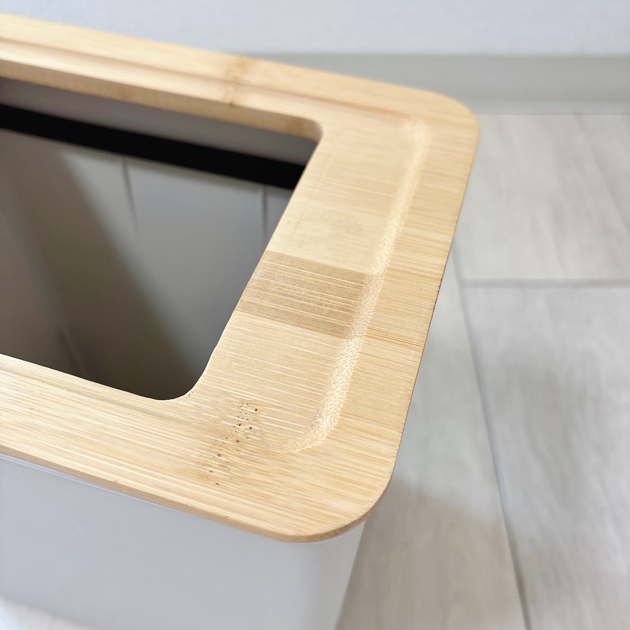 ニトリで見つけた「袋が見えにくいダストボックス(モカ)」