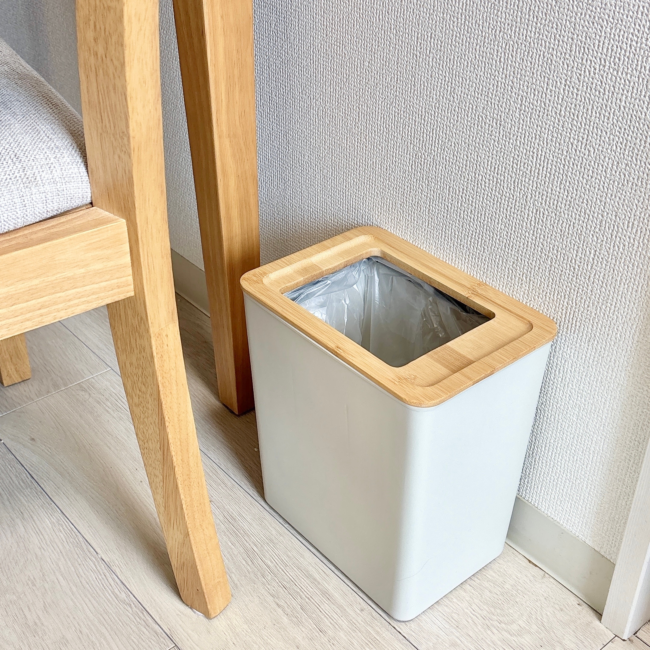 ニトリで見つけた「袋が見えにくいダストボックス(モカ)」