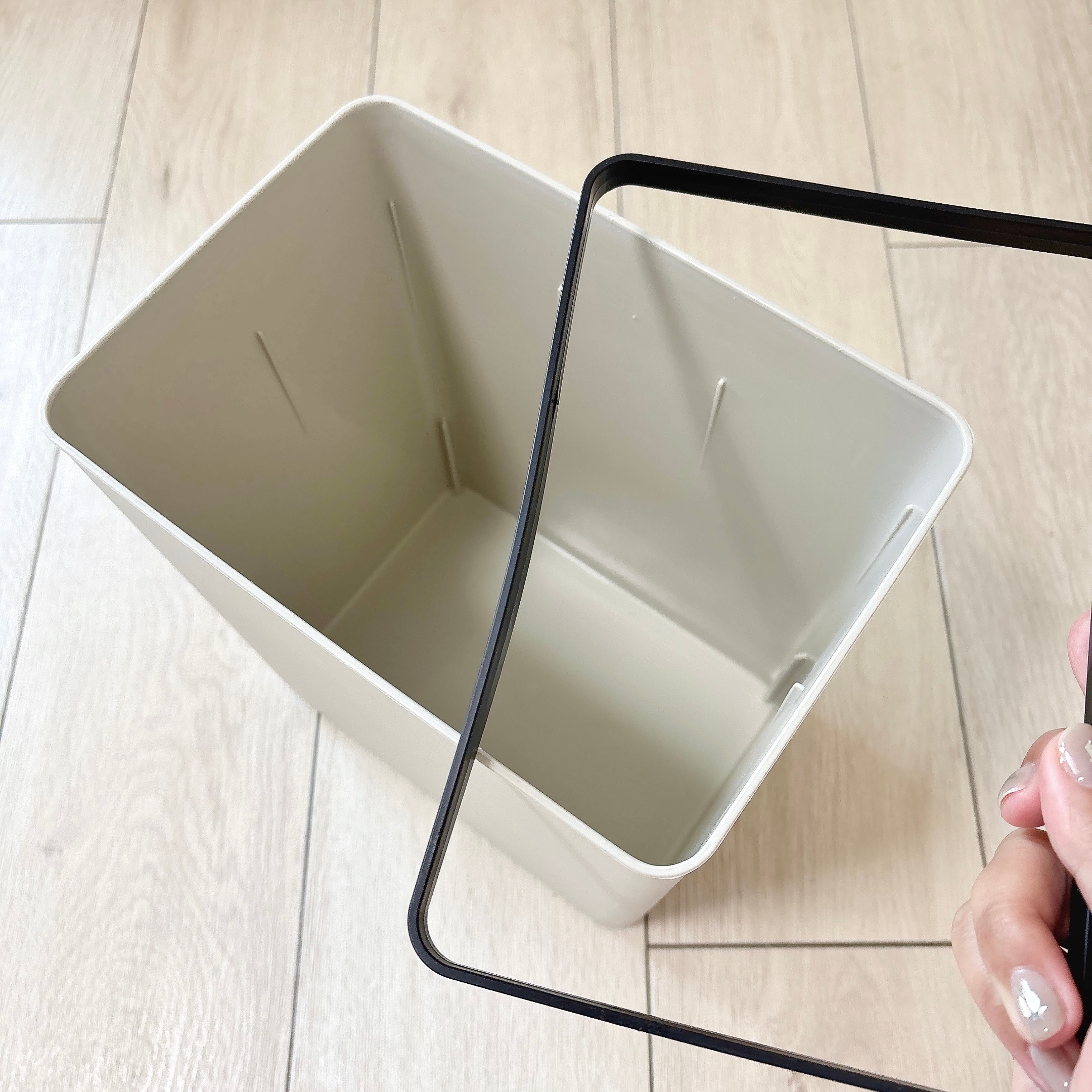 ニトリで見つけた「袋が見えにくいダストボックス(モカ)」