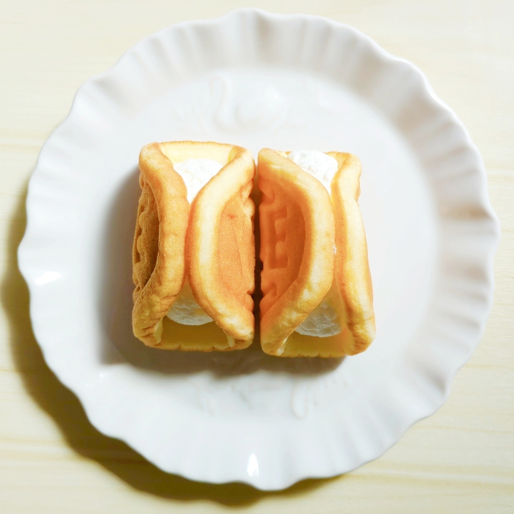 FamilyMart(ファミリーマート)の「モロッコヨーグル入りワッフル」