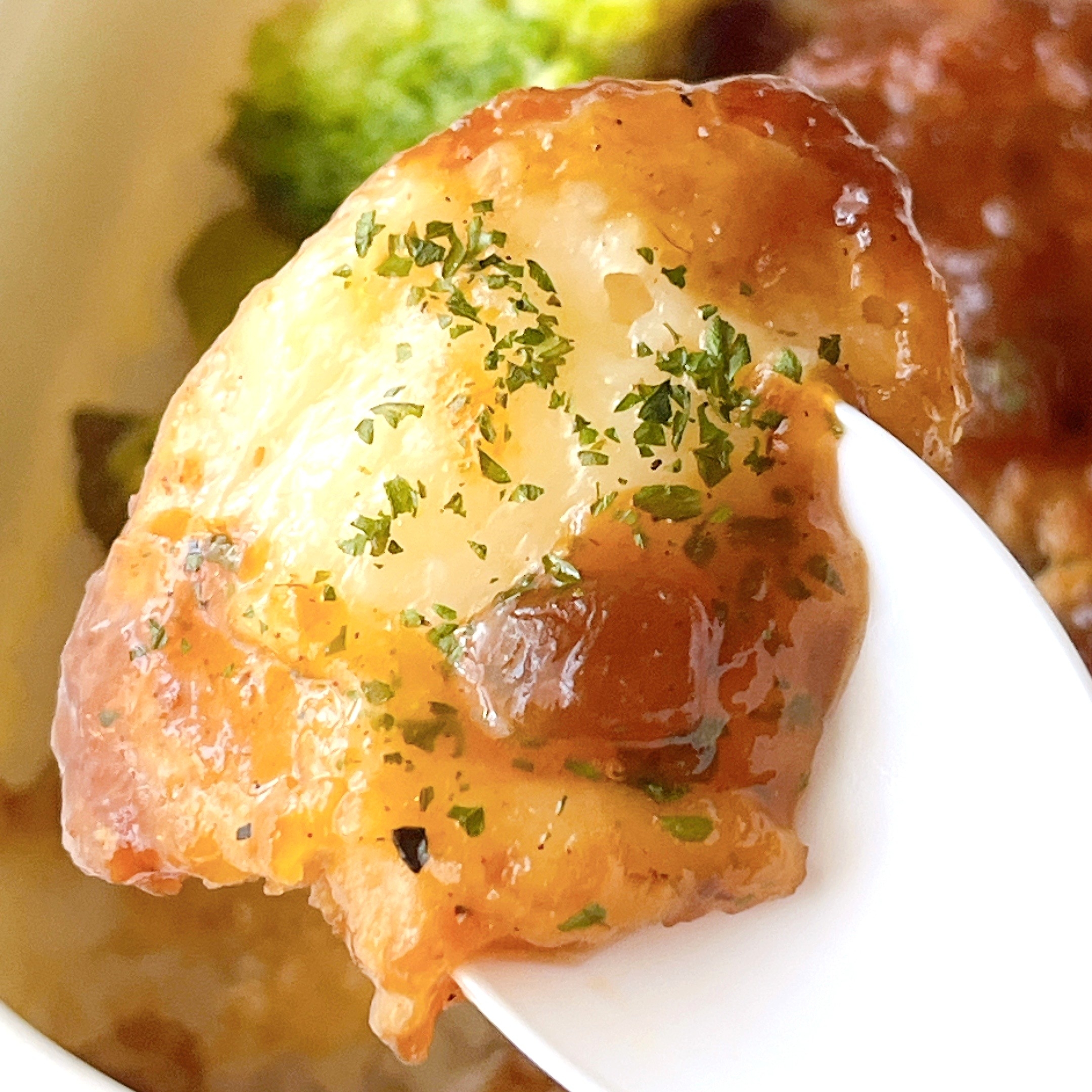 セブンイレブンの「おろし玉ねぎソースのハンバーグ丼」