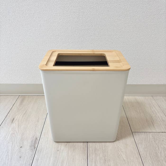 ニトリで見つけた「袋が見えにくいダストボックス(モカ)」