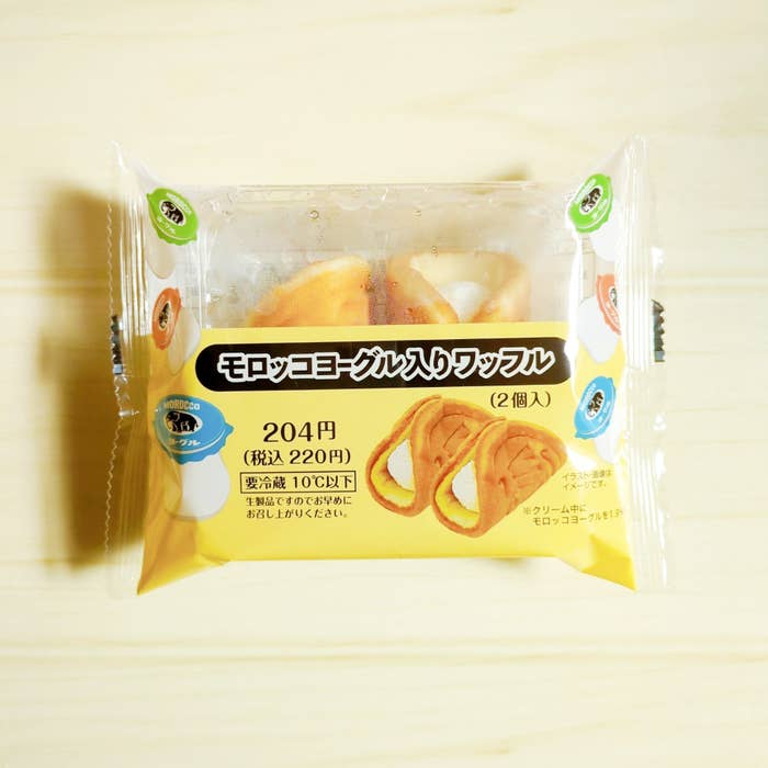FamilyMart(ファミリーマート)の「モロッコヨーグル入りワッフル」