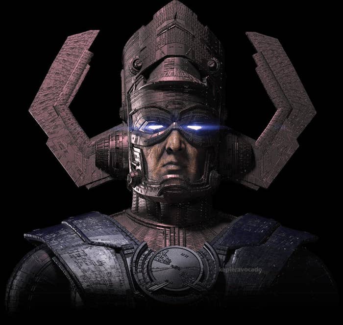 Personaje de cómic con un casco futurista y detalles robóticos, inspirado en Galactus de Marvel, sobre un fondo negro