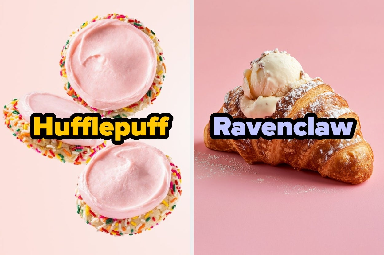 Helado en galletas espolvoreadas labeled "Hufflepuff" y croissant con helado y azúcar glass labeled "Ravenclaw" sobre un fondo rosa
