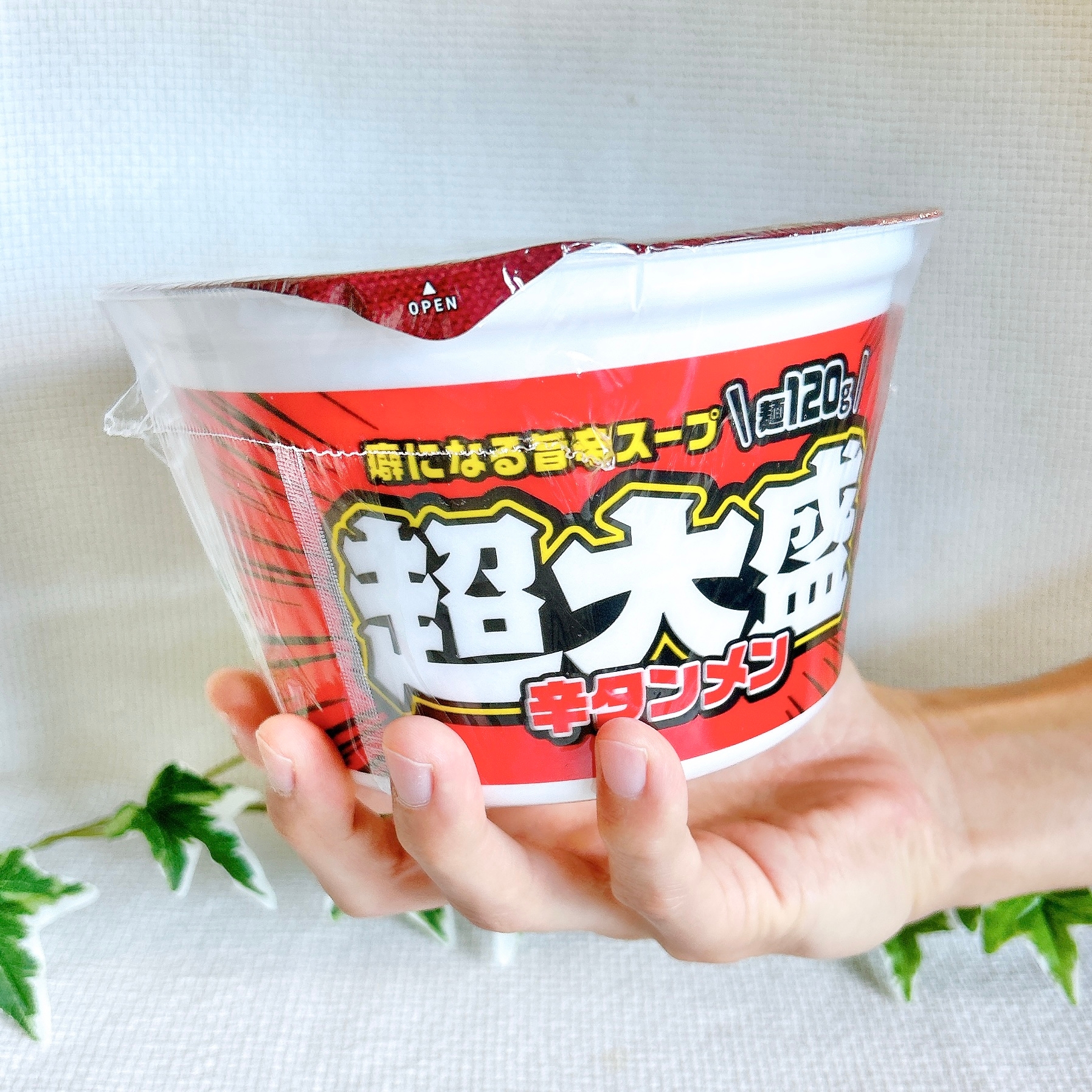 セブン-イレブン「7プレミアム 超大盛 辛タンメン」