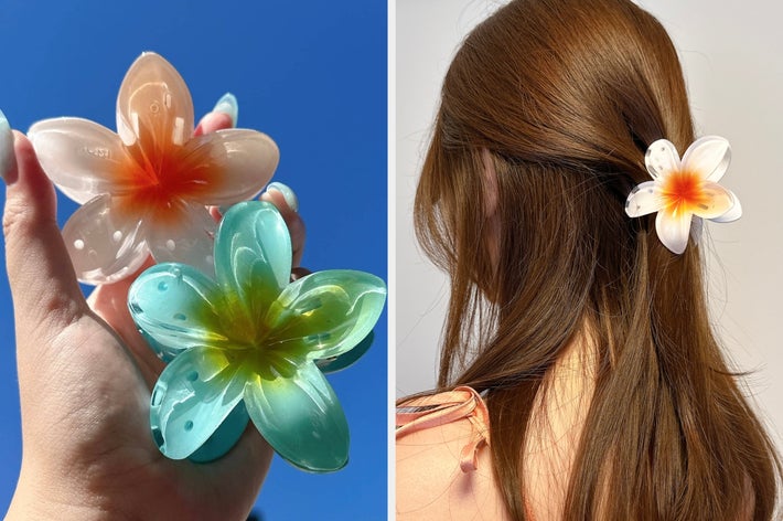 女性が花型の髪飾りをつけている後ろ姿。